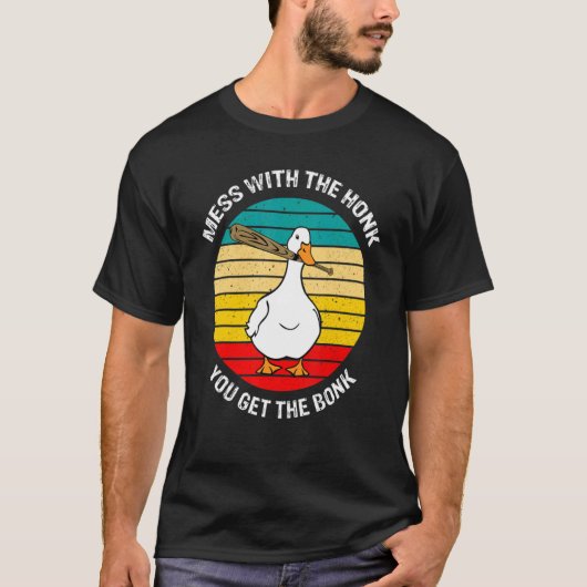 レトロの混乱Honk GetザBonk Goose Duck Farm Tシャツ (正面)
