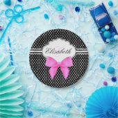 レトロの白黒の水玉模様のピンクの弓モノグラムの名前 ペーパープレート (パーティー)