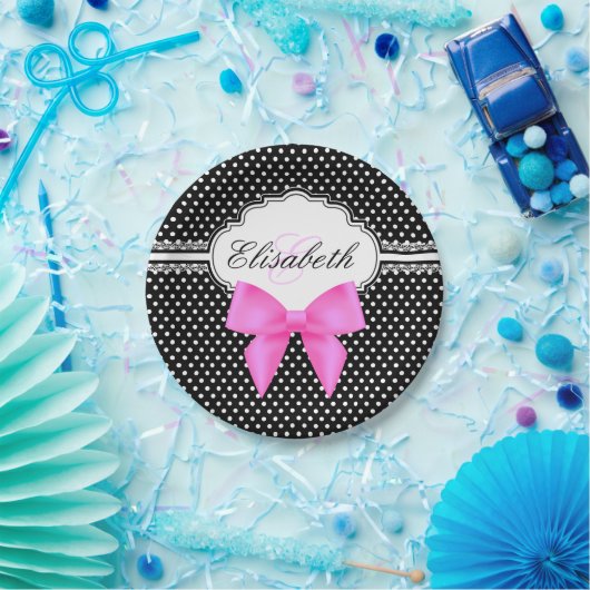 レトロの白黒の水玉模様のピンクの弓モノグラムの名前 ペーパープレート (パーティー)