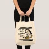 レトロの祖母のTシャツおよびギフト トートバッグ (正面(商品))