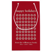 レトロの花の形をクリスマスレッドのファミリーネームで  スモールペーパーバッグ (裏面)