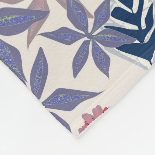 レトロの花の模様で、ピンク色の花が咲く フリースブランケット (角)