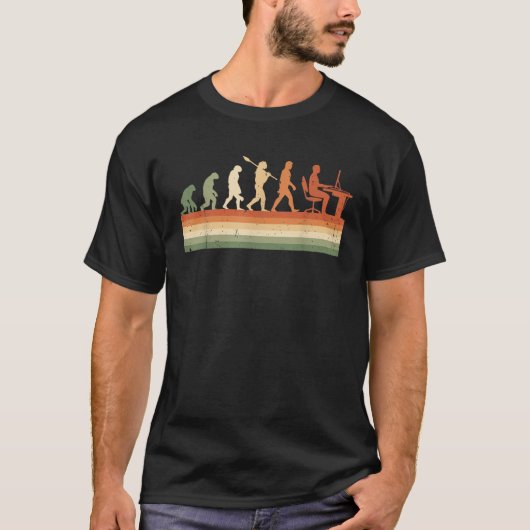 レトロの進化Man Computer ProgrammerギークFu Tシャツ (正面)