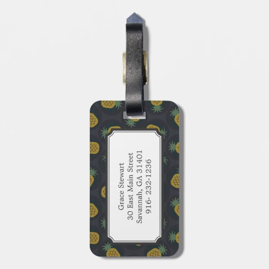 レトロの黒い金ゴールドのパイナップルはモノグラムを模造します ラゲッジタグ (裏面縦)