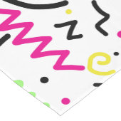 レトロの80年代の90年代のネオンピンクの青緑の黄色い落書き ショートテーブルランナー (コーナー)