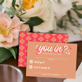 レトロはっきりしたグルーヴカラフルタイポグラフィ70年代結婚の 出欠カード