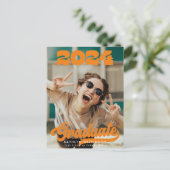 レトロはっきりしたタイポグラフィトレンディー写真おもしろい卒業 案内ポストカード (スタンド正面)