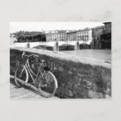 レトロはフィレンツェの橋の隣にある自転車 ポストカード (正面)