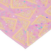 レトロよくはしゃぐフェアリーのパン模様パーティー テーブルクロス (アングル)