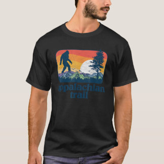 レトロアパラチアントレイルビッグフートマウンテンツリーズアウト Tシャツ