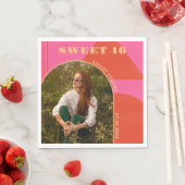 レトロアーチピンク&オレンジフォトスイート16誕生日 スタンダードランチョンナプキン (インサイチュ)