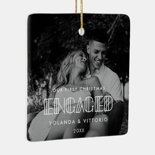 レトロアートデコ私たちの初めてのクリスマス婚約した写真 セラミックオーナメント (右)