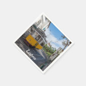 レトロイエロートラムon通りinリスボン，ポルトガル スタンダードカクテルナプキン (角)