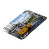 レトロイエロートラムon通りinリスボン,ポルトガル マグネット (左側)