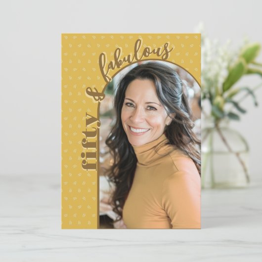 レトロイエローブラウンフィフティファブラス50誕生日 招待状 (スタンド正面)