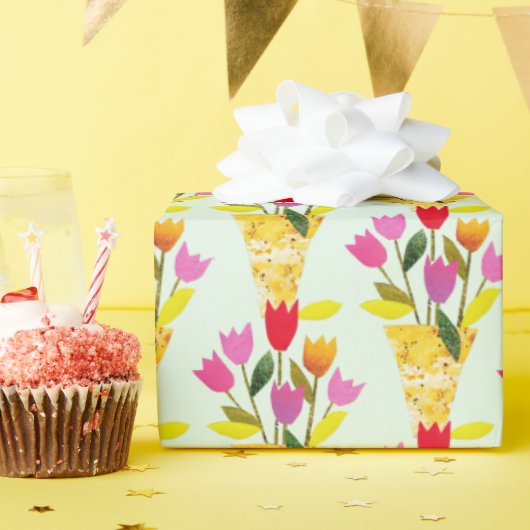 レトロインスパイアチューリップ図解入りの、写真付きのハンドセンチュリー ラッピングペーパー (誕生日パーティー)