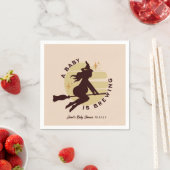 レトロウィッチベビーは赤ちゃんシャワーを醸造している スタンダードカクテルナプキン (インサイチュ)