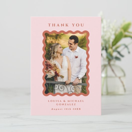 レトロウェーブフレームフォト赤面&テラコッタ結婚ズ サンキューカード (スタンド正面)