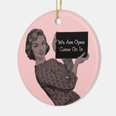 レトロウーマンとクリップボードドアハンガーオーナメント セラミックオーナメント (左)