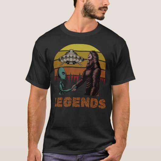 レトロエイリアンサスカッチレジェンズ Tシャツ (正面)