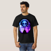 レトロエイリアン宇宙飛行士Tシャツ Tシャツ (正面フル)
