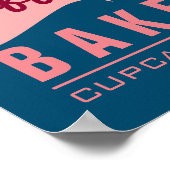 レトロエレガントキュートケーキショップピンクカップケーキベーカリー ポスター (角)