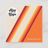 レトロオレンジストライプ色の黄色いロゴ70s、80sのQRコード スクエア名刺 (正面)