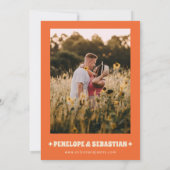 レトロオレンジテラコッタグルーヴィフォトズ結婚ズ 招待状 (裏面)