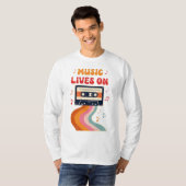 レトロカセットテープシャツ – Music Lives Onヴィンテージ Tシャツ (正面フル)
