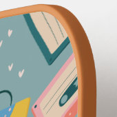 レトロカセットテープパターンブルー ピックルボールラケット (左詳細)