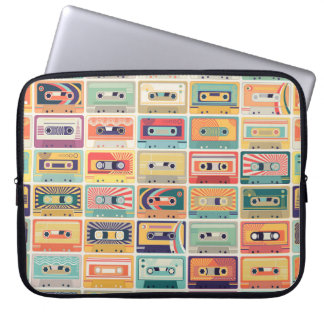 レトロカセットテープヴィンテージパターン。 ラップトップスリーブ