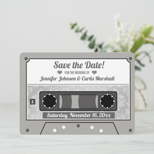 レトロカセットテープ結婚式の日付を保存 招待状 (スタンド正面)