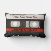 レトロカセットテープ赤黒装飾用クッション ランバークッション (正面)