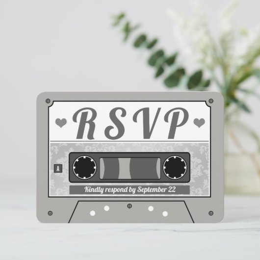 レトロカセットテープ ウェディング RSVP 発表 招待状 (スタンド正面)