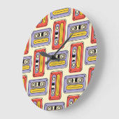 レトロカセットテープ:シームレスパターン。 ラージ壁時計 (傾斜)