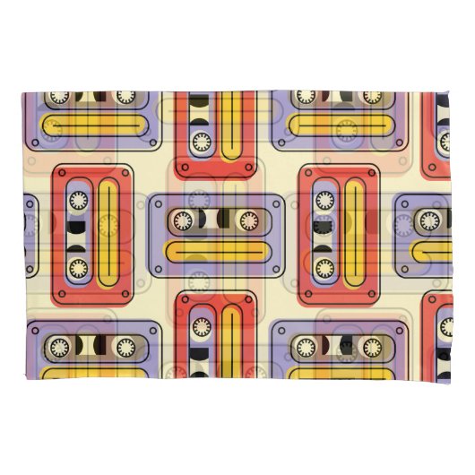 レトロカセットテープ:シームレスパターン。 枕カバー (正面)