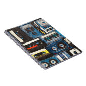 レトロカセット：青い背景ヴィンテージ。 ノートブック (右側)