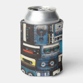 レトロカセット：青い背景ヴィンテージ。 缶クーラー (缶正面)