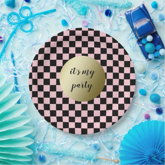 レトロカッコいいピンク市松模様にブラックのチェックパーティーのデコ ペーパープレート (パーティー)