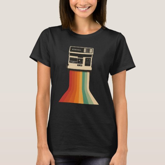 レトロカメラに虹のプリント Tシャツ (正面)