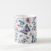 レトロカラフルな蝶のパターン。 コーヒーマグカップ (中央)