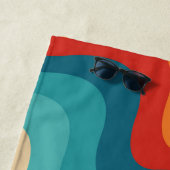 レトロカラフルスタイルの対角波 ビーチタオル (インサイチュ)