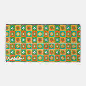 レトロカラフル市松模様にGroovyフラワースクリプト名 デスクマット (正面)