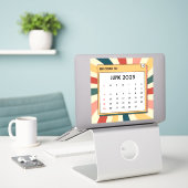 レトロカラフル2023年6月カレンダー シール (デスク上のノートパソコン)