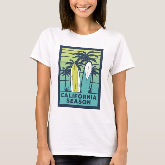 レトロカリフォルニアサーフボードアート – Summer Coastline Tシャツ (正面)