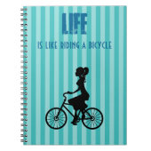 レトロガールサイクリスト – 人生は自転車に乗っているようなものだ ノートブック (正面)