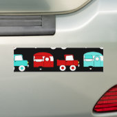 レトロキャンピングトレーラーターコイズレッドヴィンテージカー バンパーステッカー (車上)