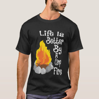 レトロキャンプファイアーで過ごす仲間との楽しい生活 Tシャツ