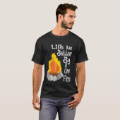 レトロキャンプファイアーで過ごす仲間との楽しい生活 Tシャツ (正面フル)