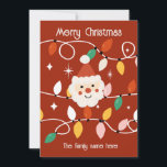 レトロキュートなサンタクロースとフェアリーライト 赤 シーズンカード<br><div class="desc">この「レトロキュートなサンタクロースとフェアリーライト」デザインで、あなたのホリデーグリーティングにノスタルジックなタッチを加えてみませんか！ チャーミングなビンテージスタイルのサンタクロースがフェスティブなフェアリーライトを持っているこのカードは、レトロな魅力とホリデーマジックの絶妙なバランスをもたらします。 暖かくコzyな色と遊び心のあるイラストは、ホリデーシーズンに友人や家族に楽しい願いを送るのに最適です。 クリスマスカード、招待状、季節のグリーティングなど、このデザインは、ホリデーシーズンに不思議なレトロタッチで明るくしてくれること間違いなしです。</div>